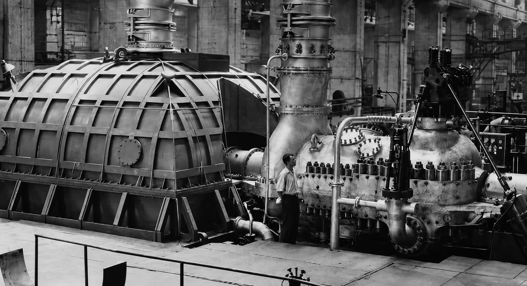 Historisk ångturbin med generator i krafthall